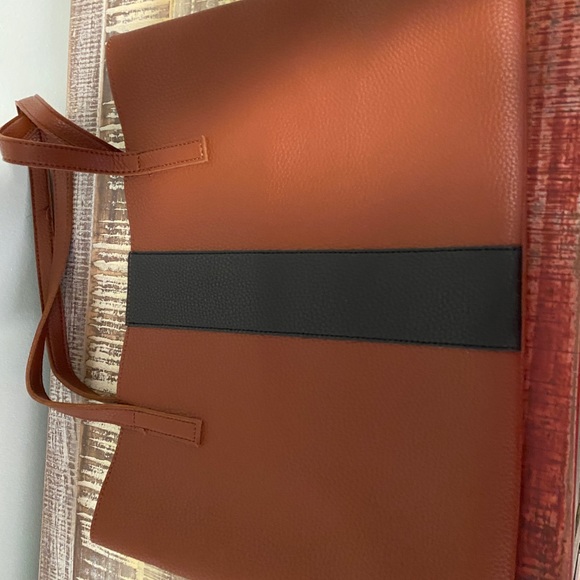 Vince Camuto Handbags - Vince Camuto Luck Tote - New 🌟